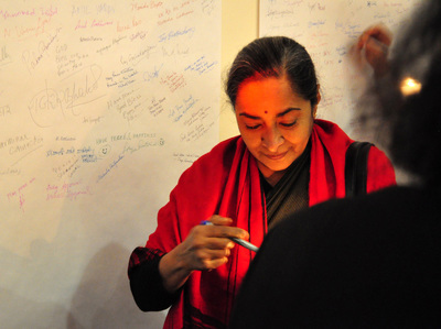 a women writes a prayer for the victims in mumbai at the india community center in milpitas ca